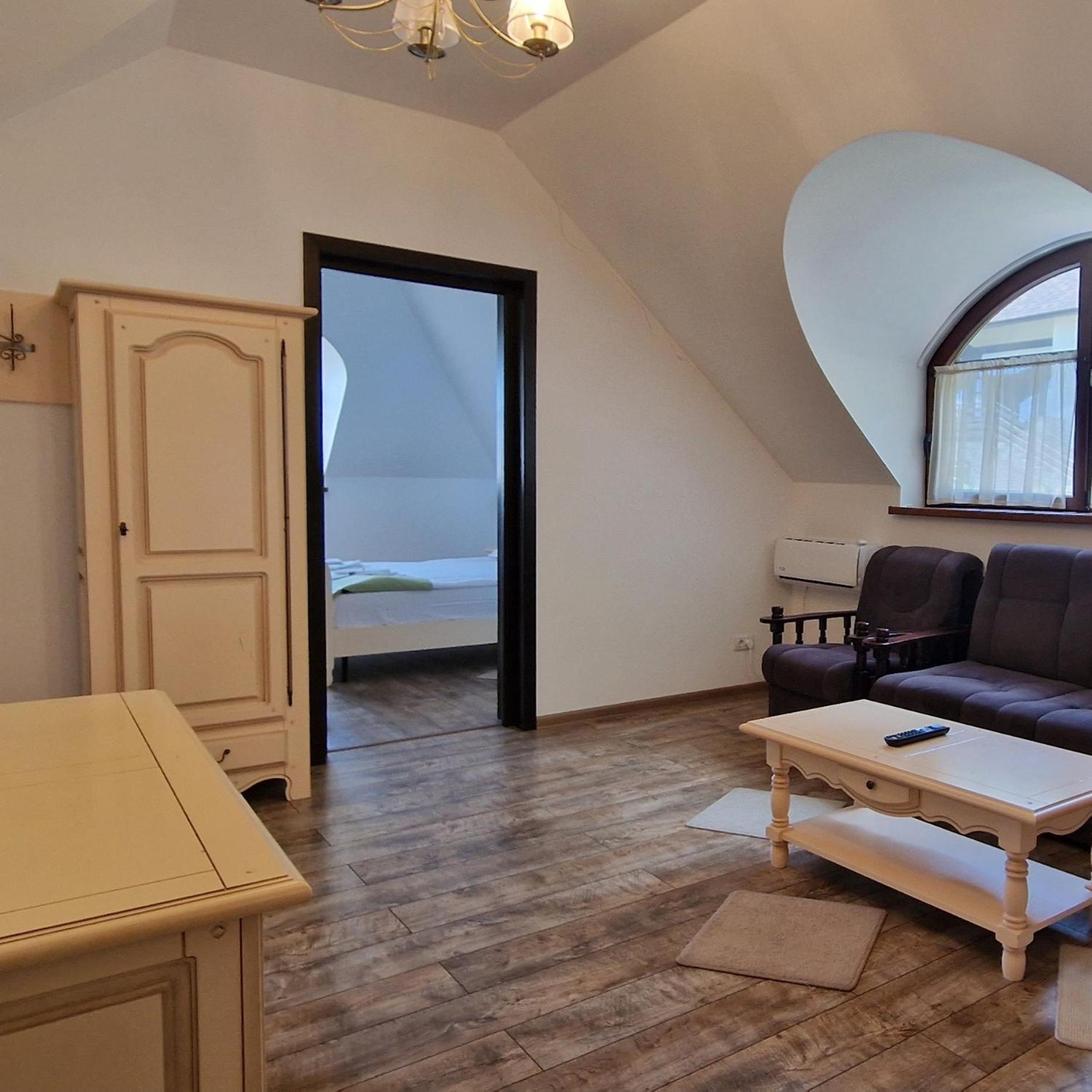 Provence Suceava Hotel Ngoại thất bức ảnh