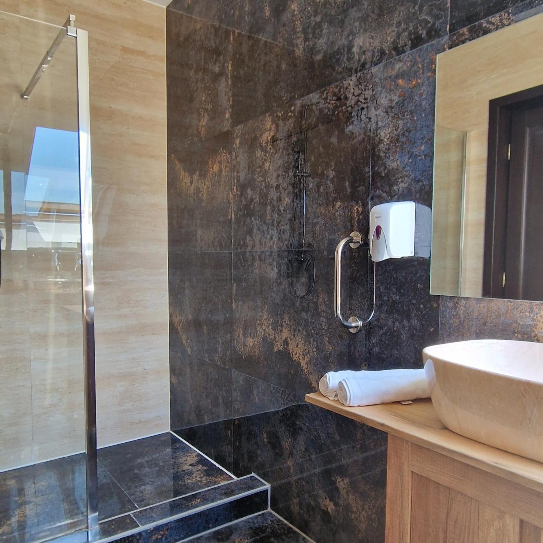 Provence Suceava Hotel Ngoại thất bức ảnh