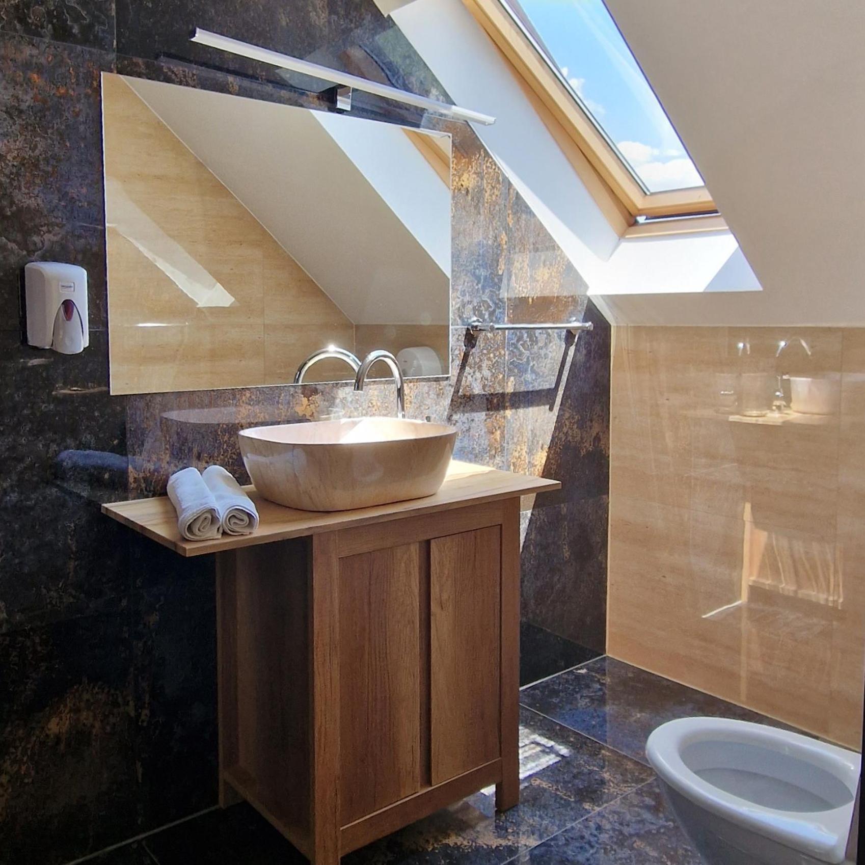 Provence Suceava Hotel Ngoại thất bức ảnh