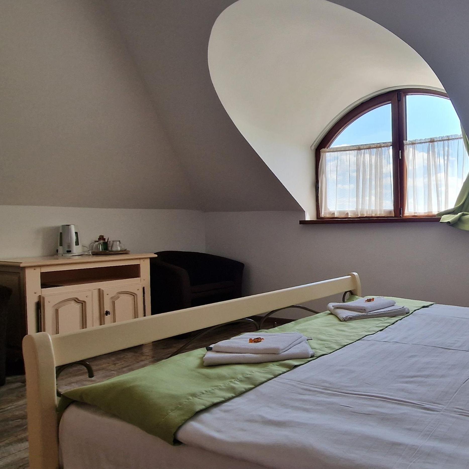 Provence Suceava Hotel Ngoại thất bức ảnh
