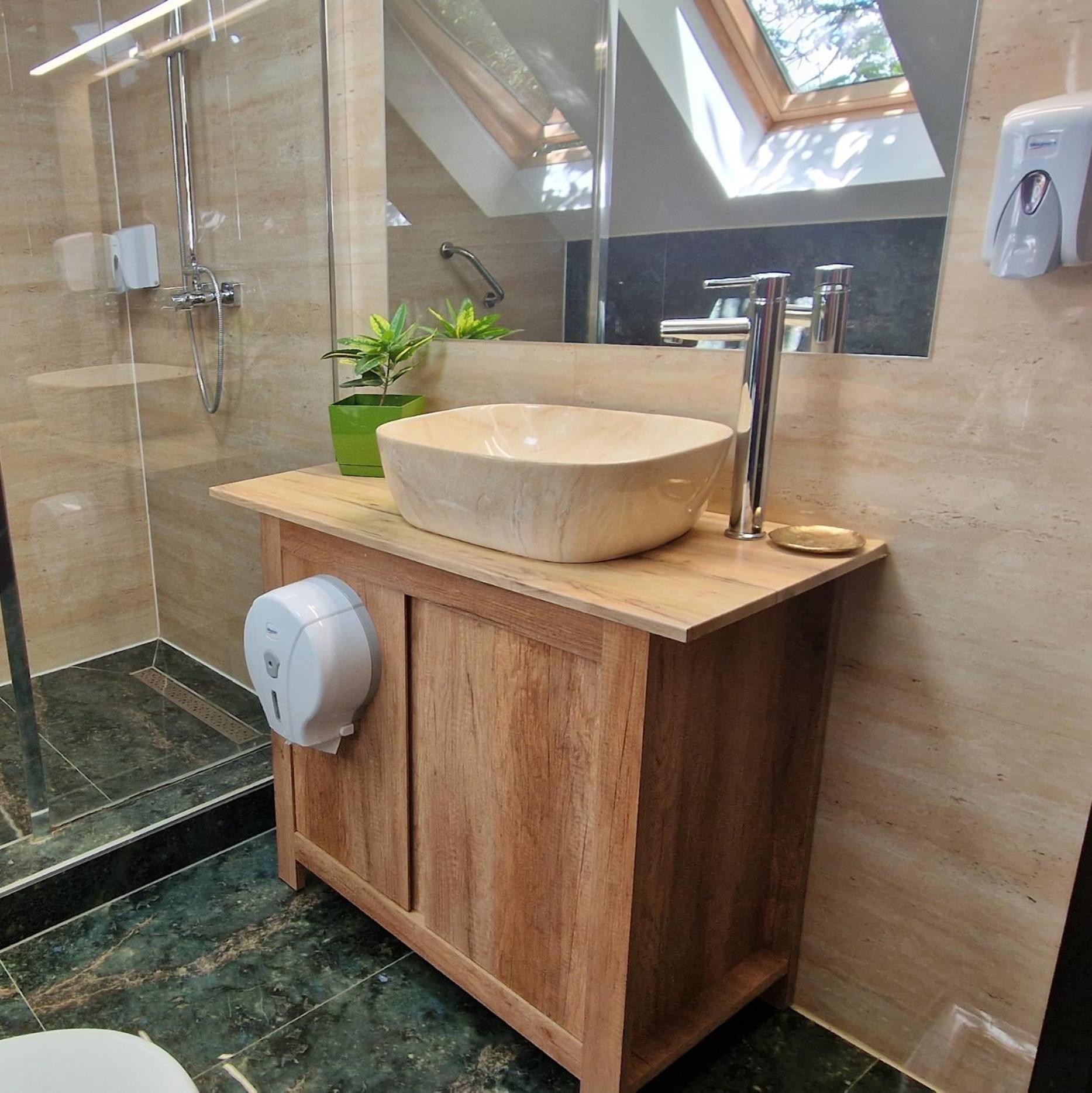 Provence Suceava Hotel Ngoại thất bức ảnh