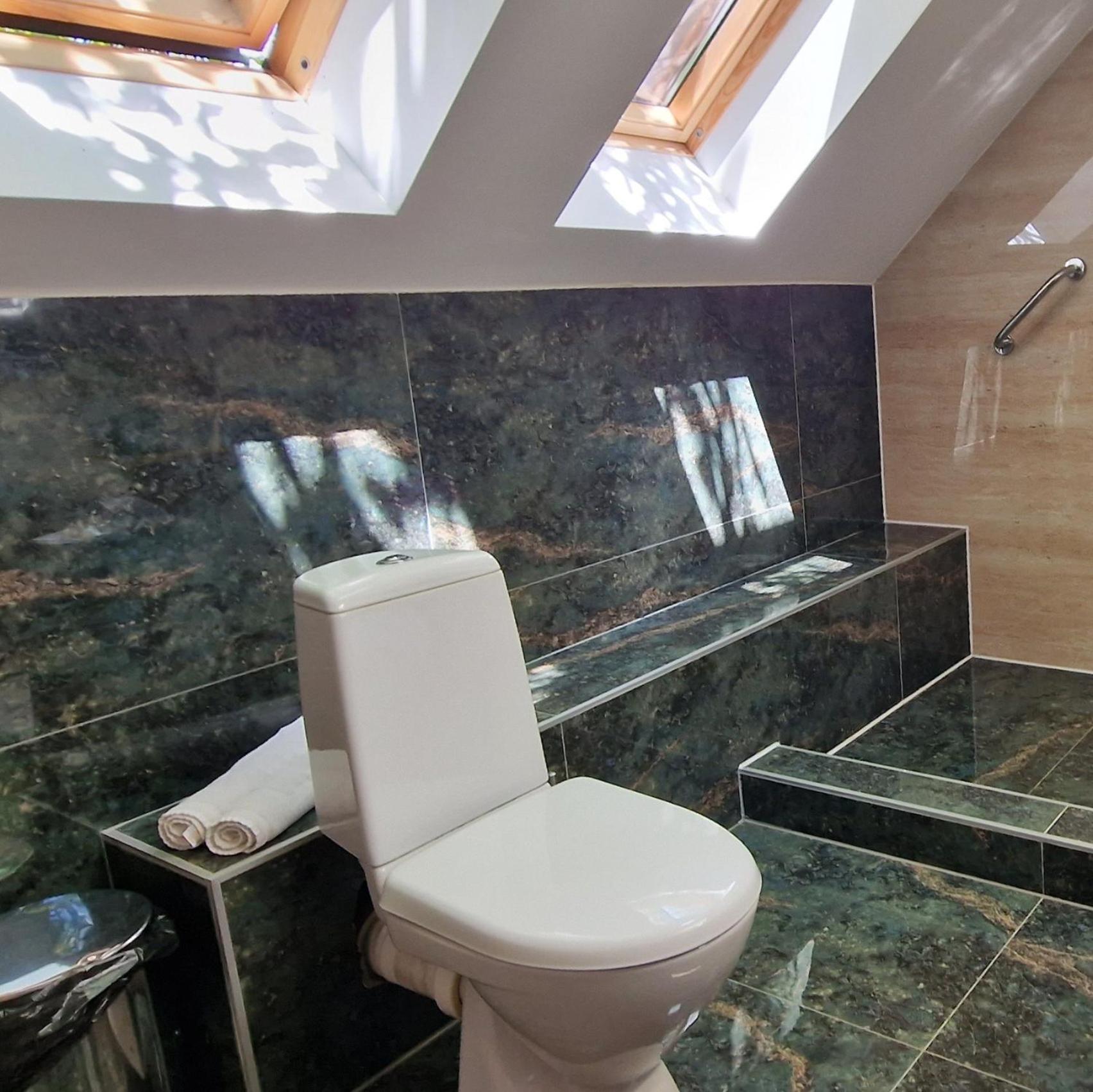 Provence Suceava Hotel Ngoại thất bức ảnh