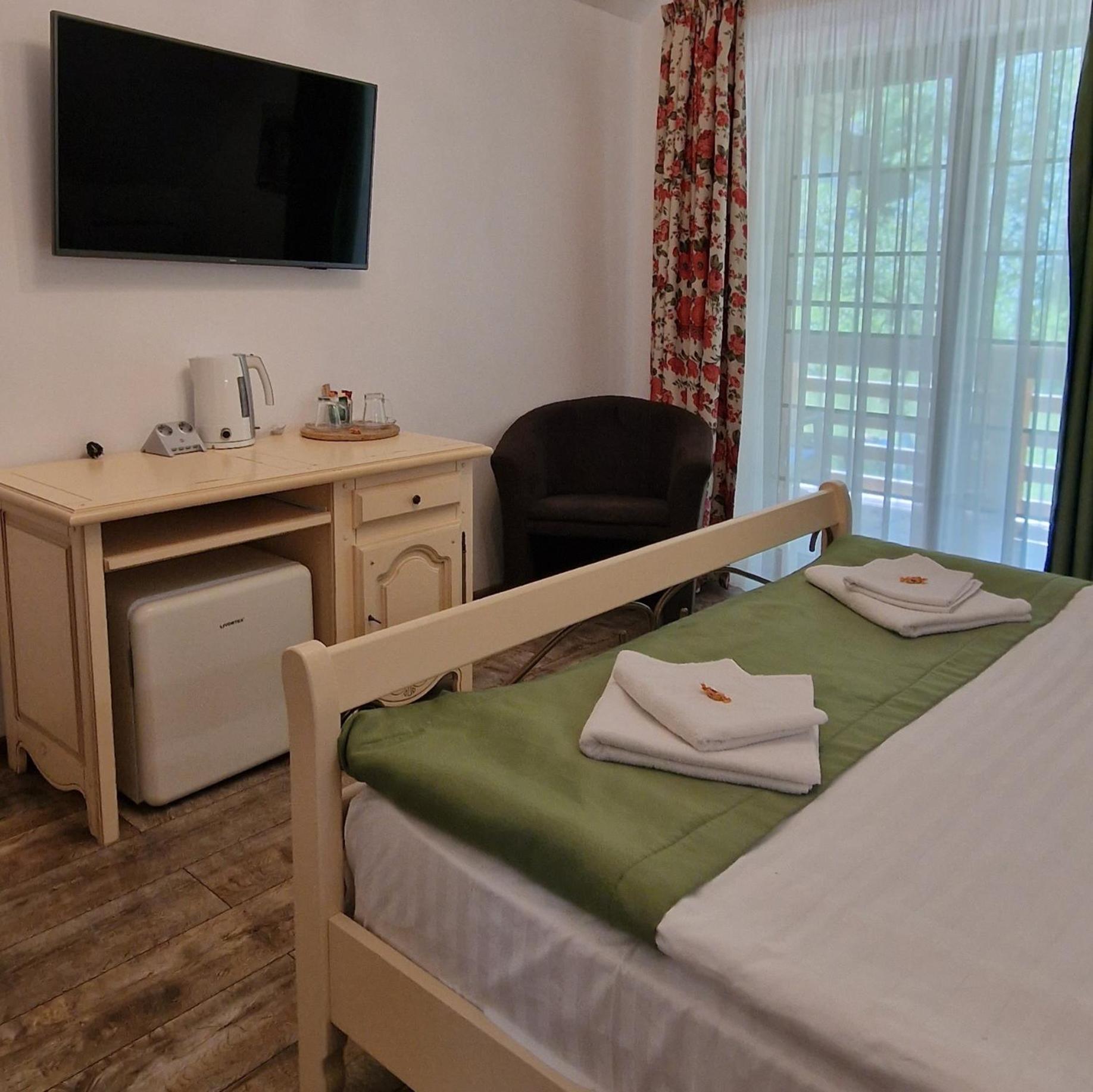 Provence Suceava Hotel Ngoại thất bức ảnh
