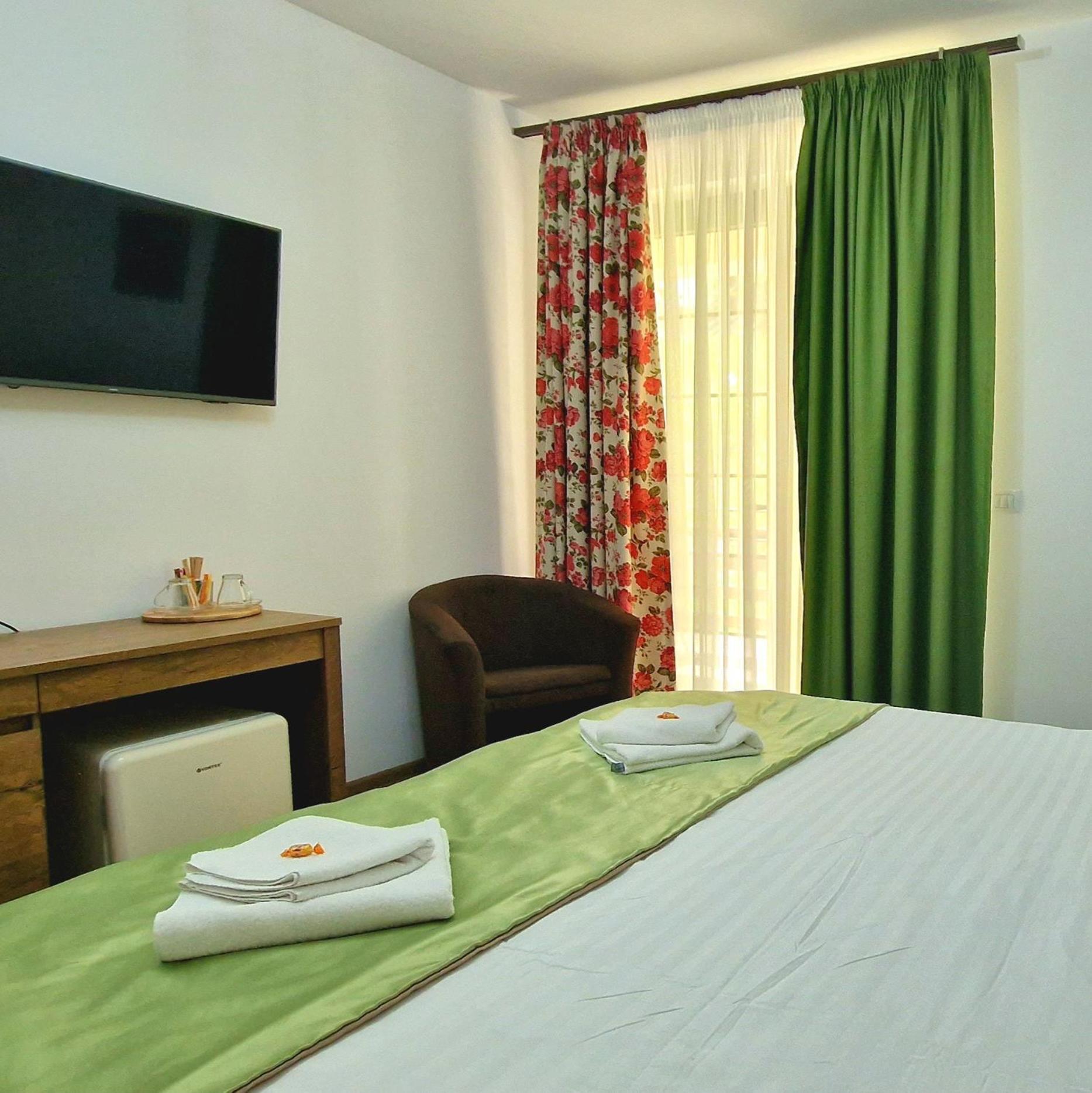 Provence Suceava Hotel Ngoại thất bức ảnh