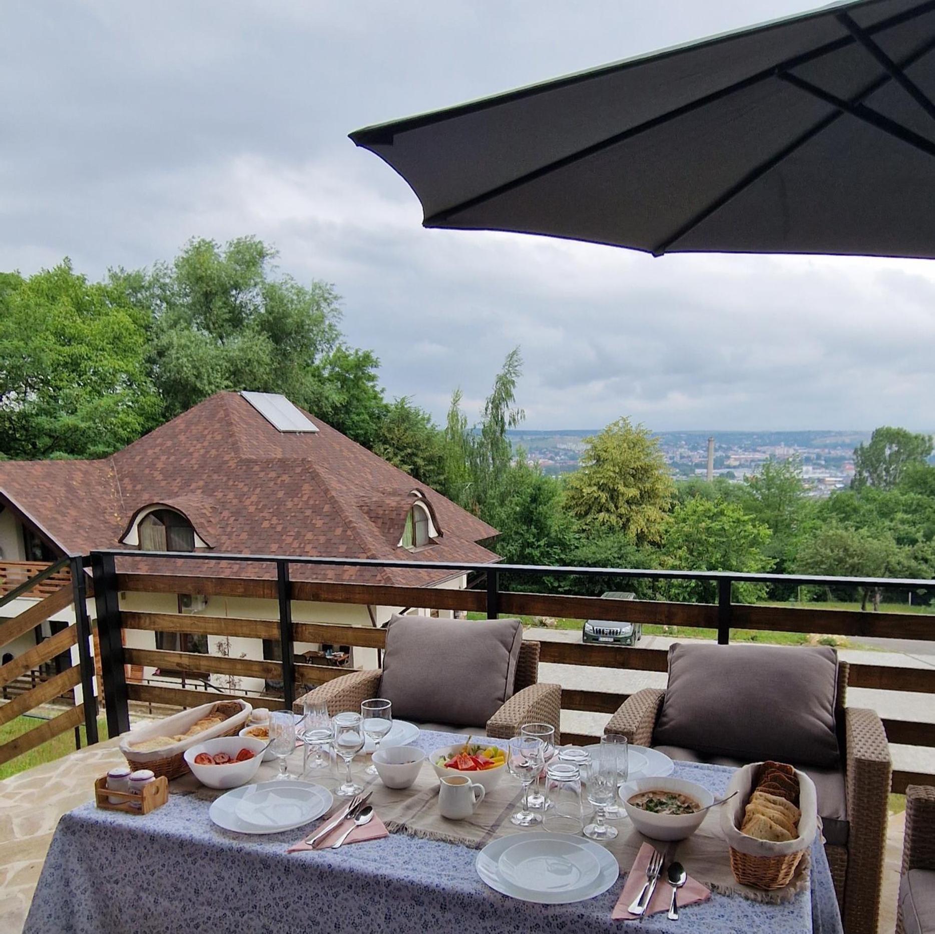 Provence Suceava Hotel Ngoại thất bức ảnh